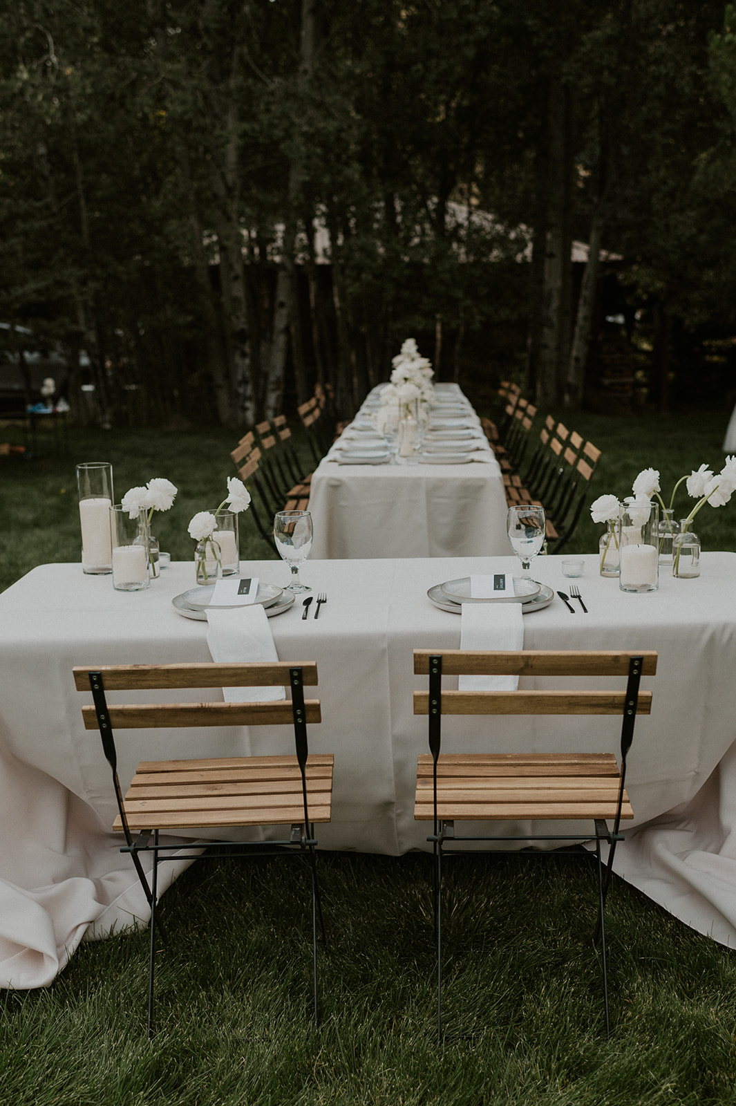 Modern and Monochromatic Wedding Table in Sun Valley Idaho. All white flowers and plates and silverware