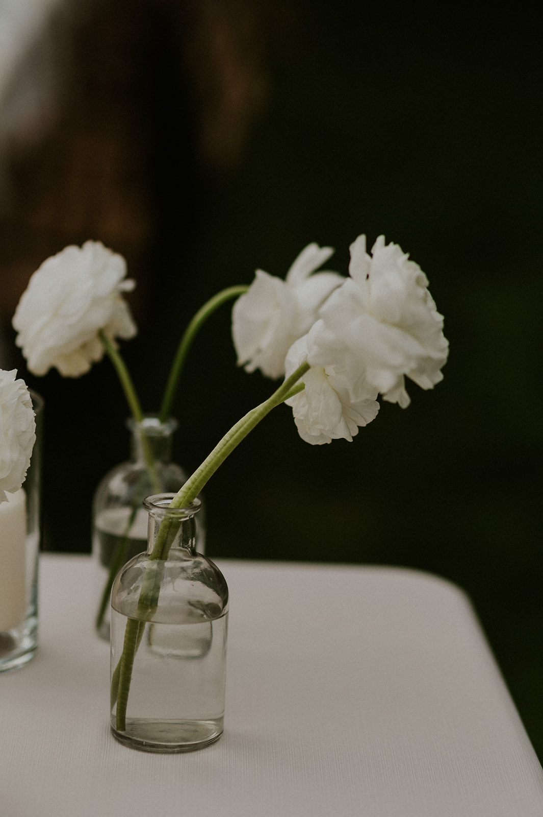 Bud vase modern and elegant wedding table design