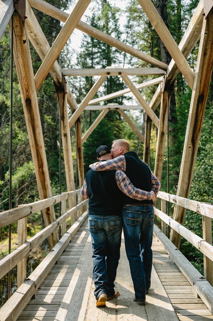 Minam River Lodge Oregon Wedding