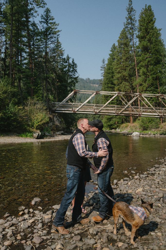 Minam River Lodge Oregon Wedding