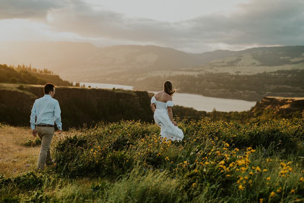 Columbia River Gorge Oregon Engagement Photos Sunset Wildflowers