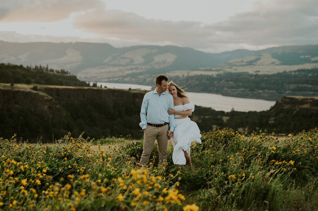 Columbia River Gorge Oregon Engagement Photos Sunset