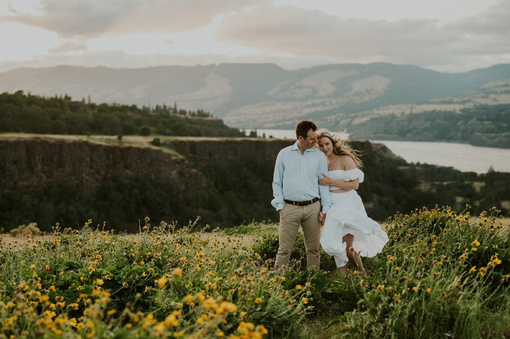 Columbia River Gorge Oregon Engagement Photos Sunset