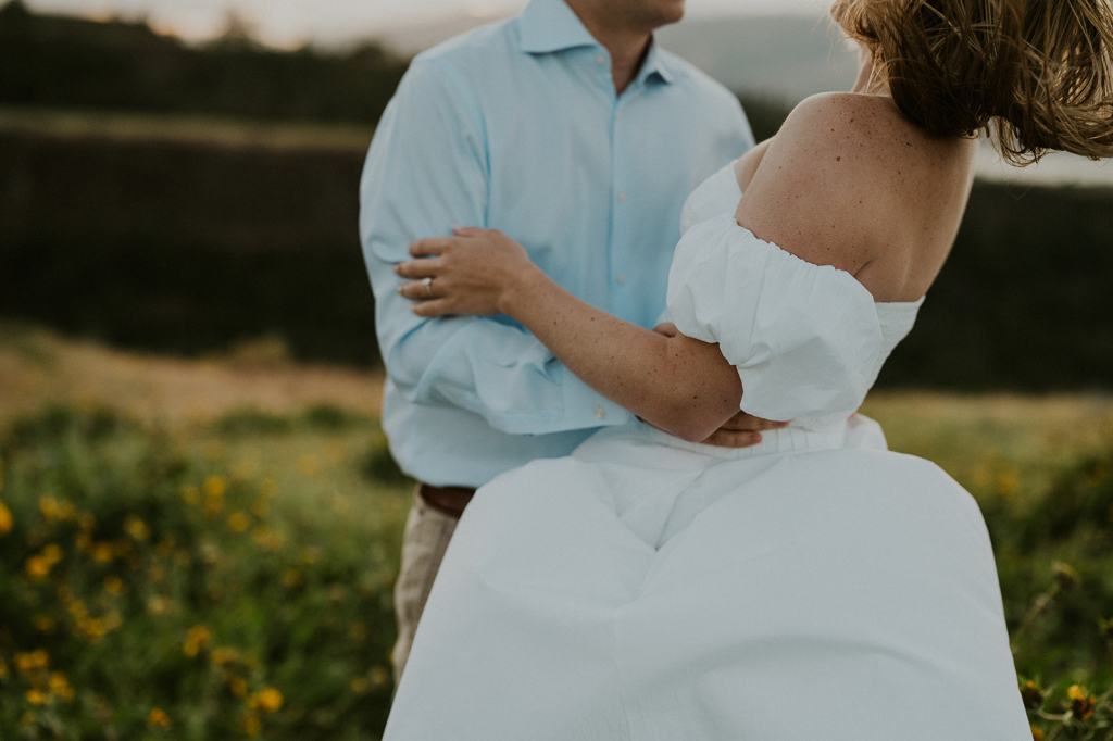 Columbia River Gorge Oregon Engagement Photos Sunset