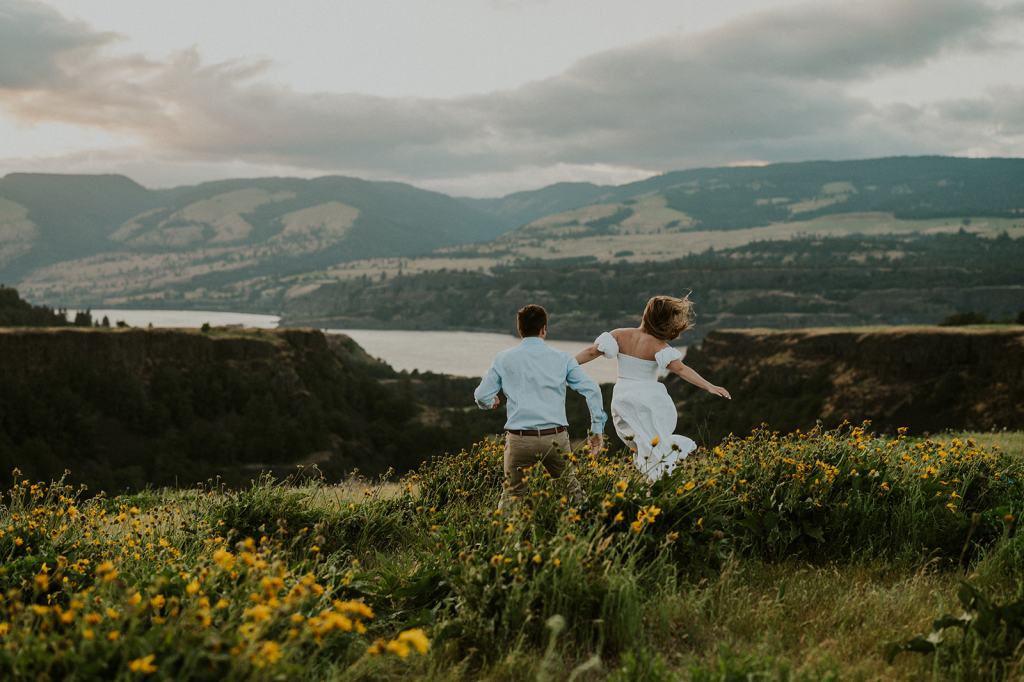 Columbia River Gorge Oregon Engagement Photos Sunset