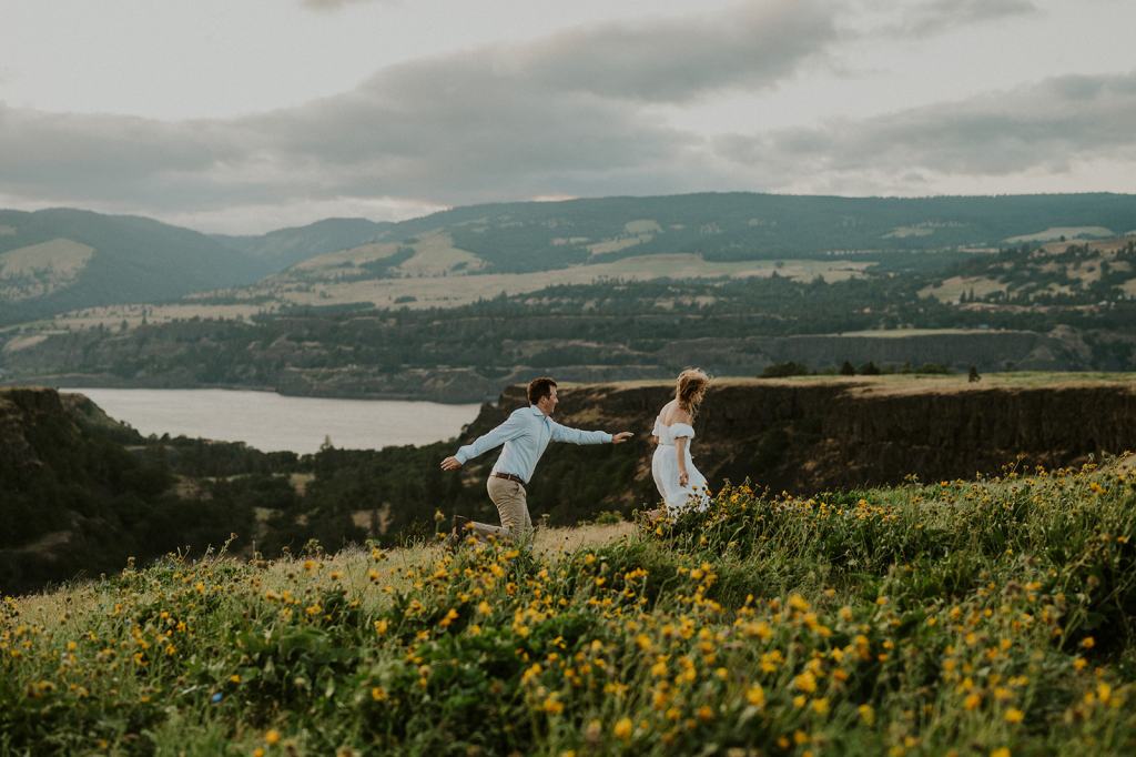 Columbia River Gorge Oregon Engagement Photos Sunset