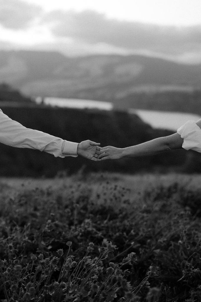 Columbia River Gorge Oregon Engagement Photos Sunset