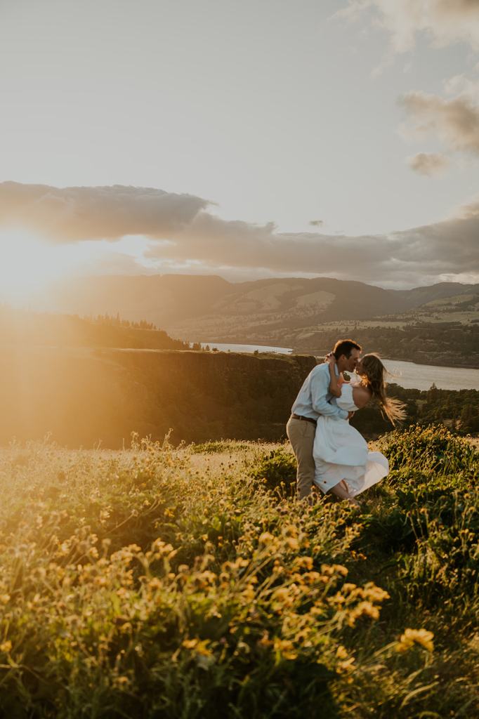 Columbia River Gorge Oregon Engagement Photos Sunset 