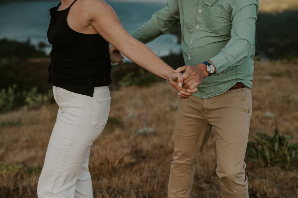 Columbia River Gorge Oregon Engagement Photos Sunset Wildflowers