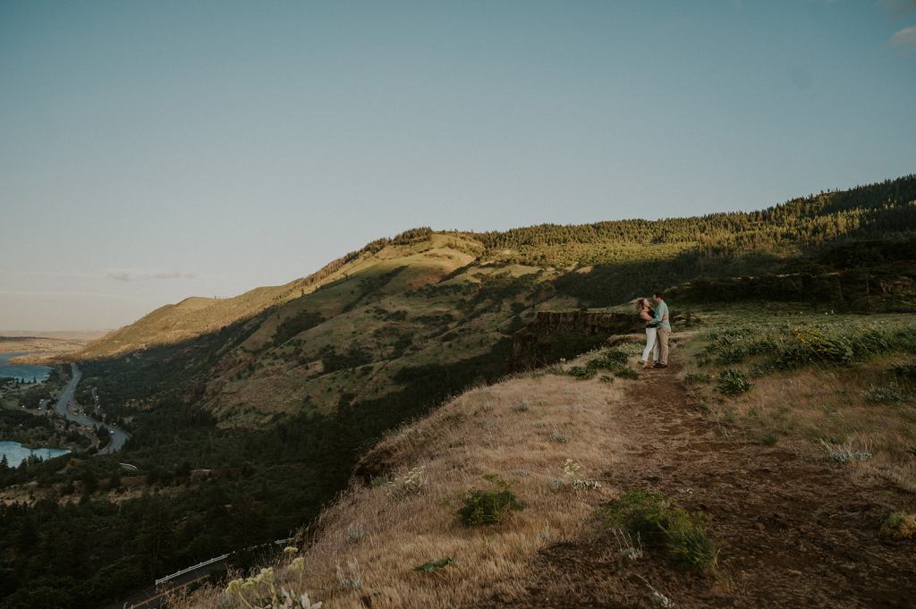 Columbia River Gorge Oregon Engagement Photos Sunset Wildflowers