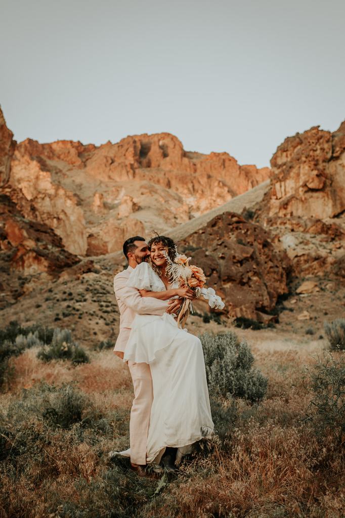 Leslie Gulch Eastern Oregon Elopement in the Owyhees