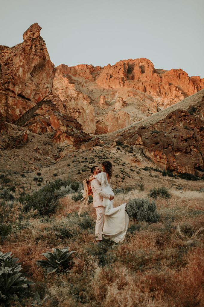 Leslie Gulch Eastern Oregon Elopement in the Owyhees