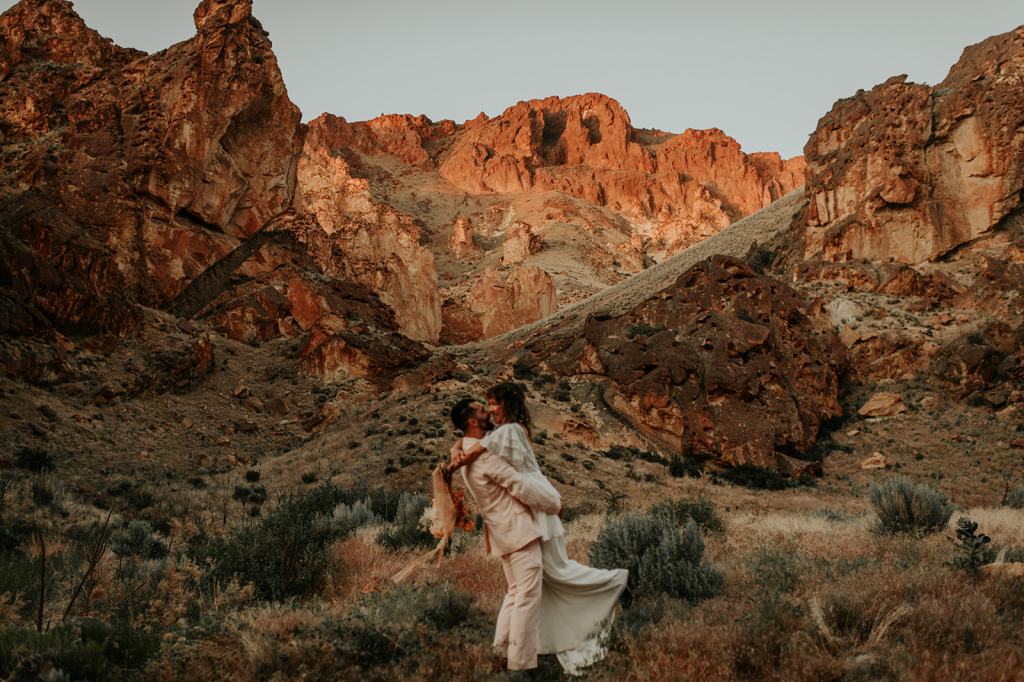 Leslie Gulch Eastern Oregon Elopement in the Owyhees