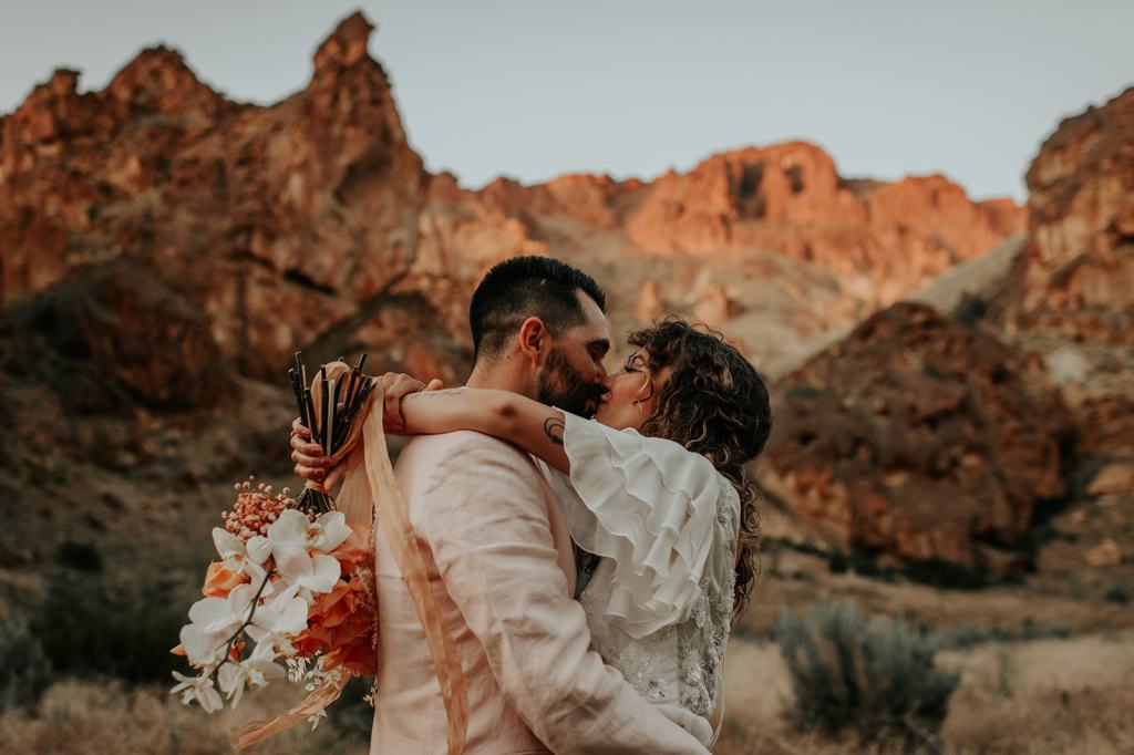 Leslie Gulch Eastern Oregon Elopement in the Owyhees