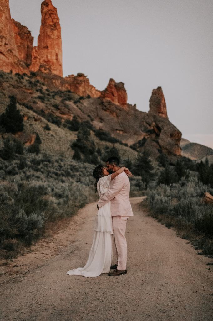 Leslie Gulch Eastern Oregon Elopement in the Owyhees