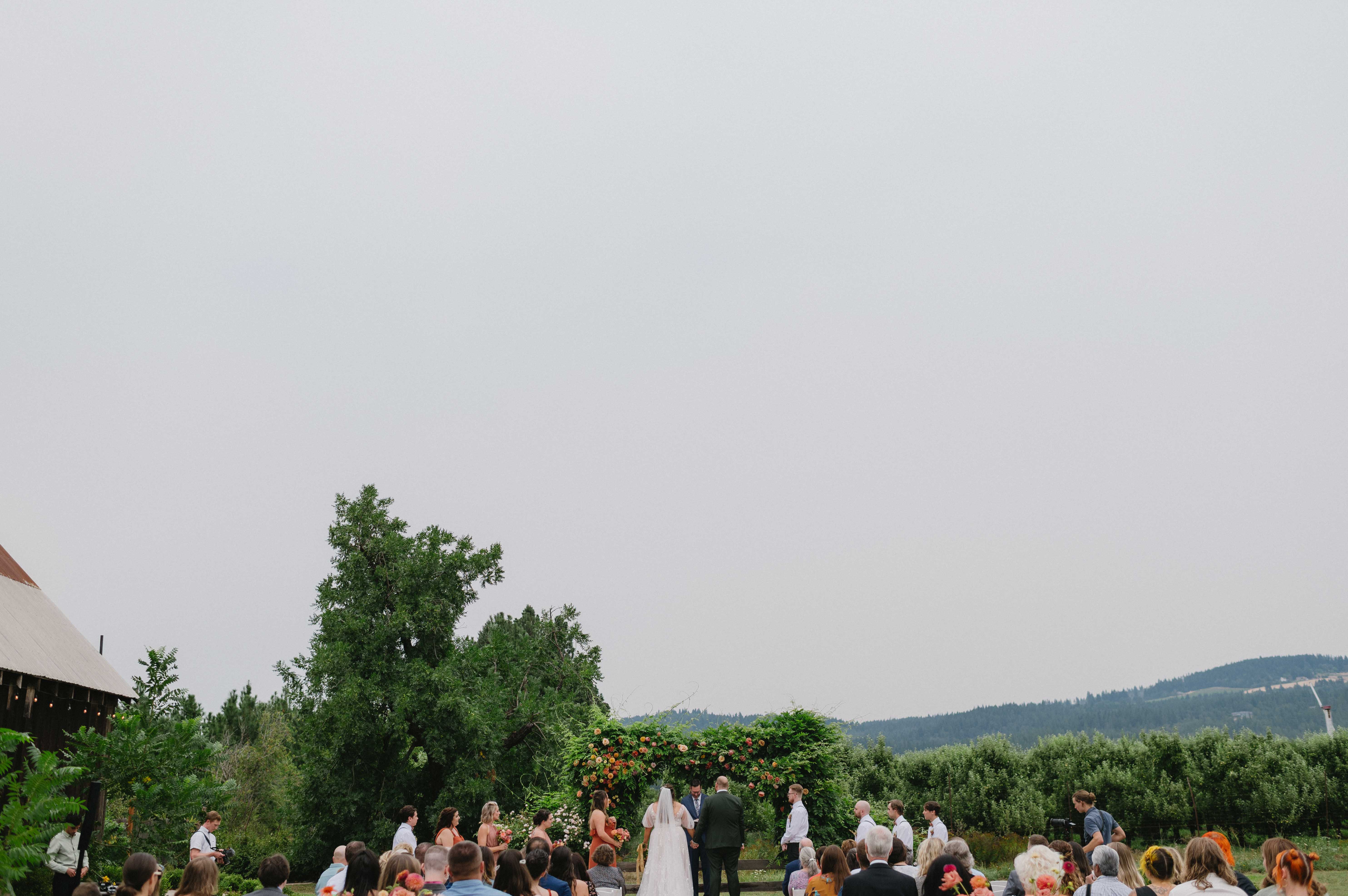 Hood River Oregon Wedding at the Tin Roof Barn