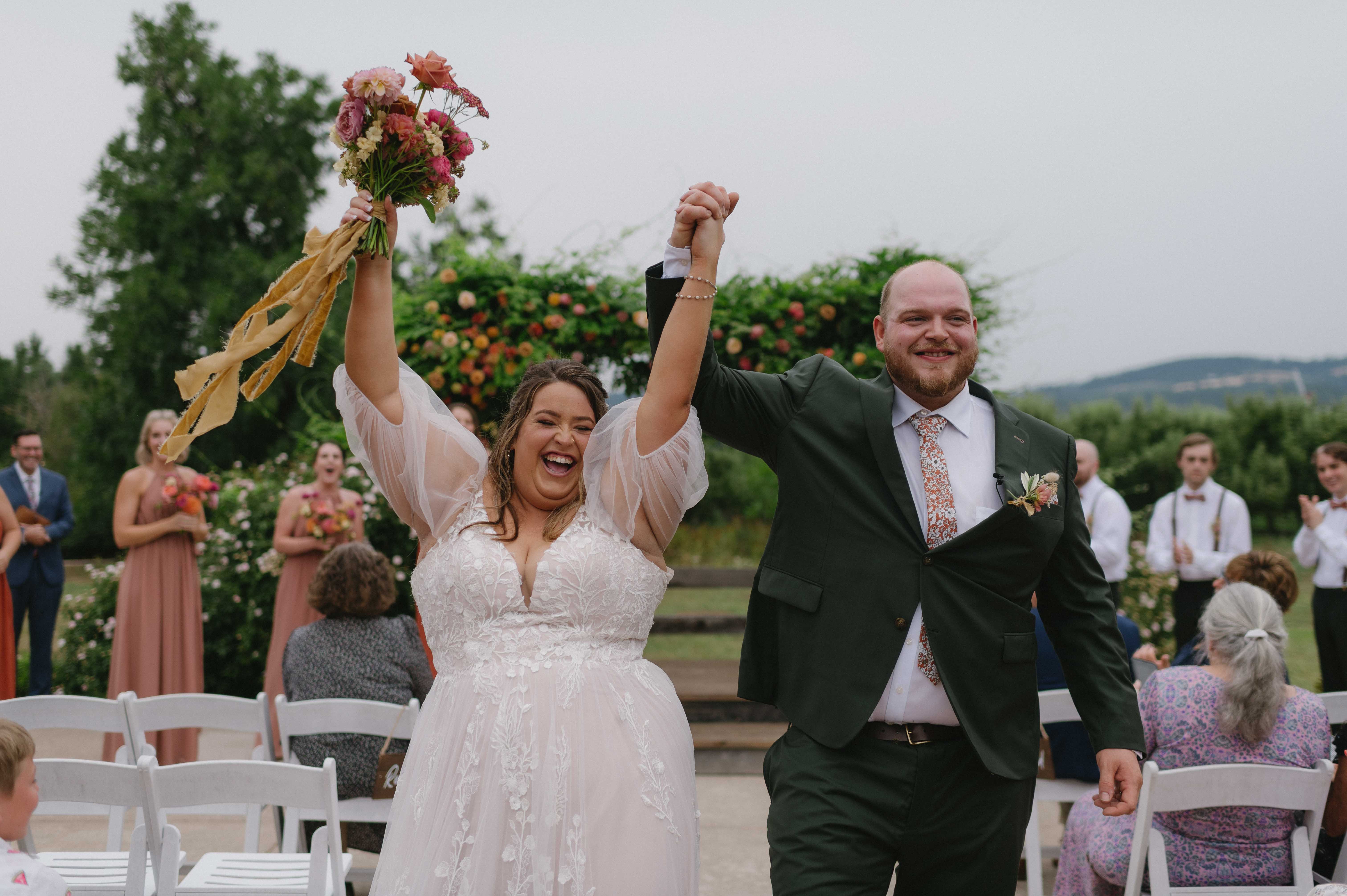 Hood River Oregon Wedding at the Tin Roof Barn