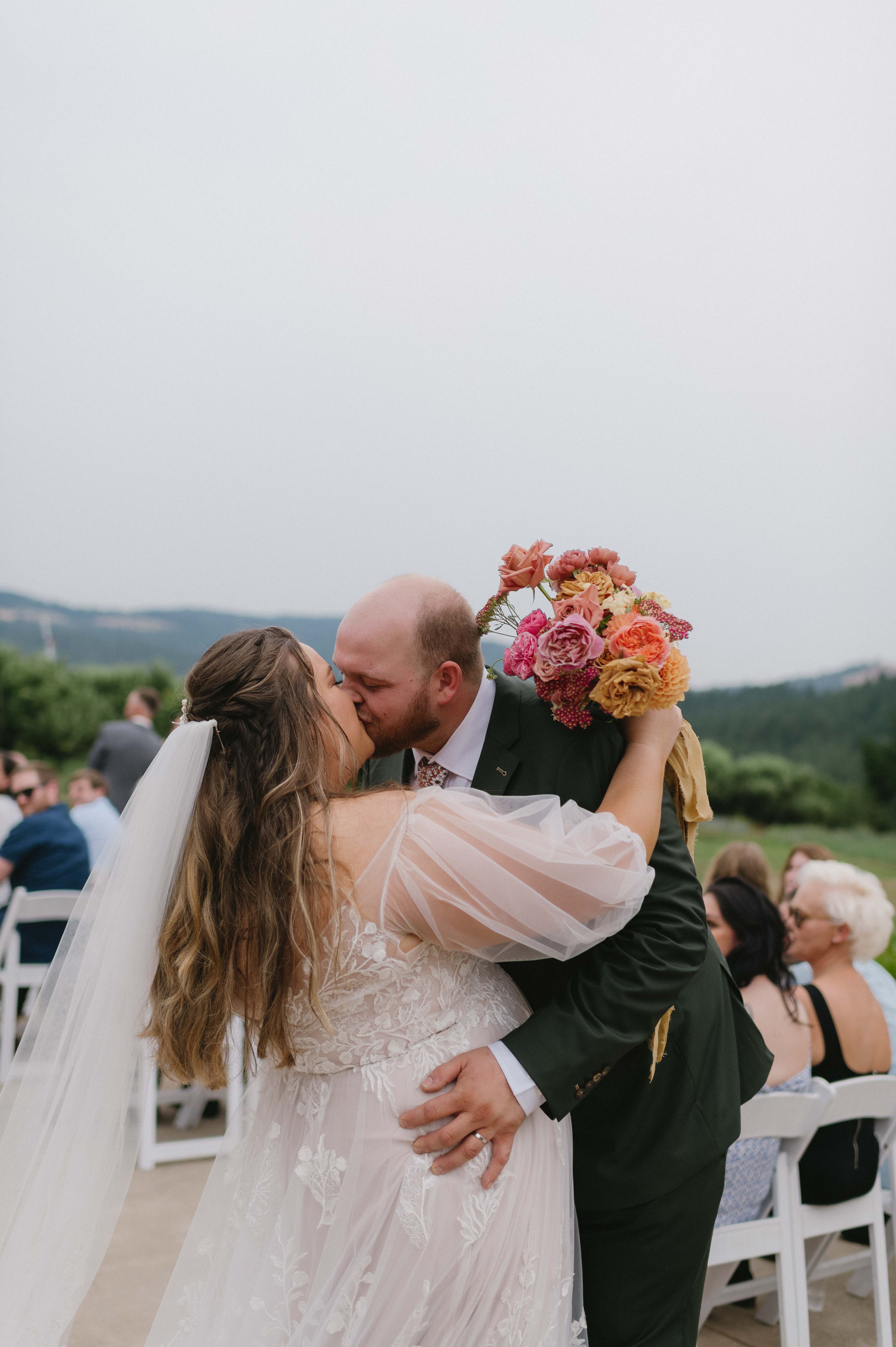 Hood River Oregon Wedding at the Tin Roof Barn