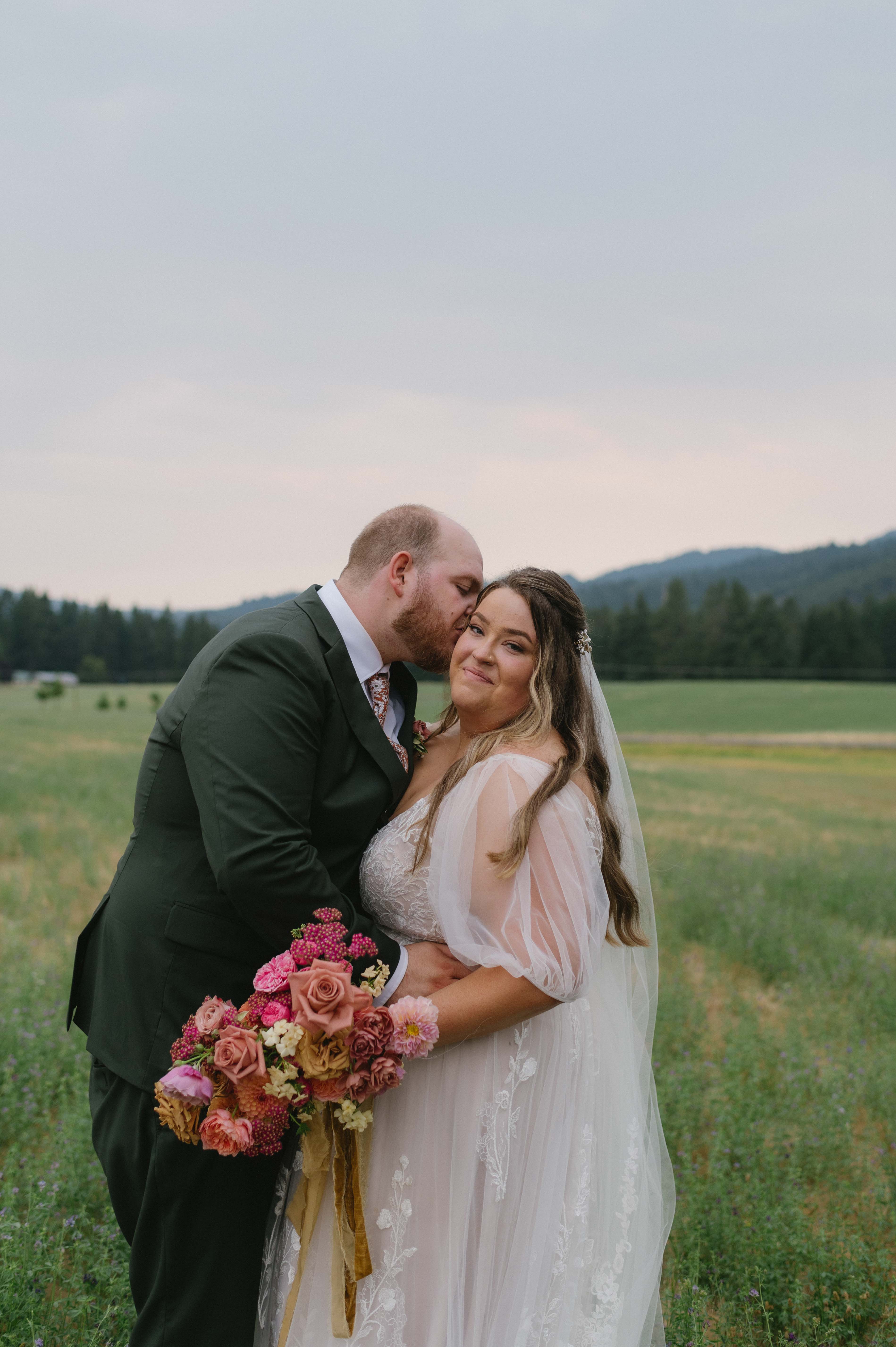 Hood River Oregon Wedding at the Tin Roof Barn