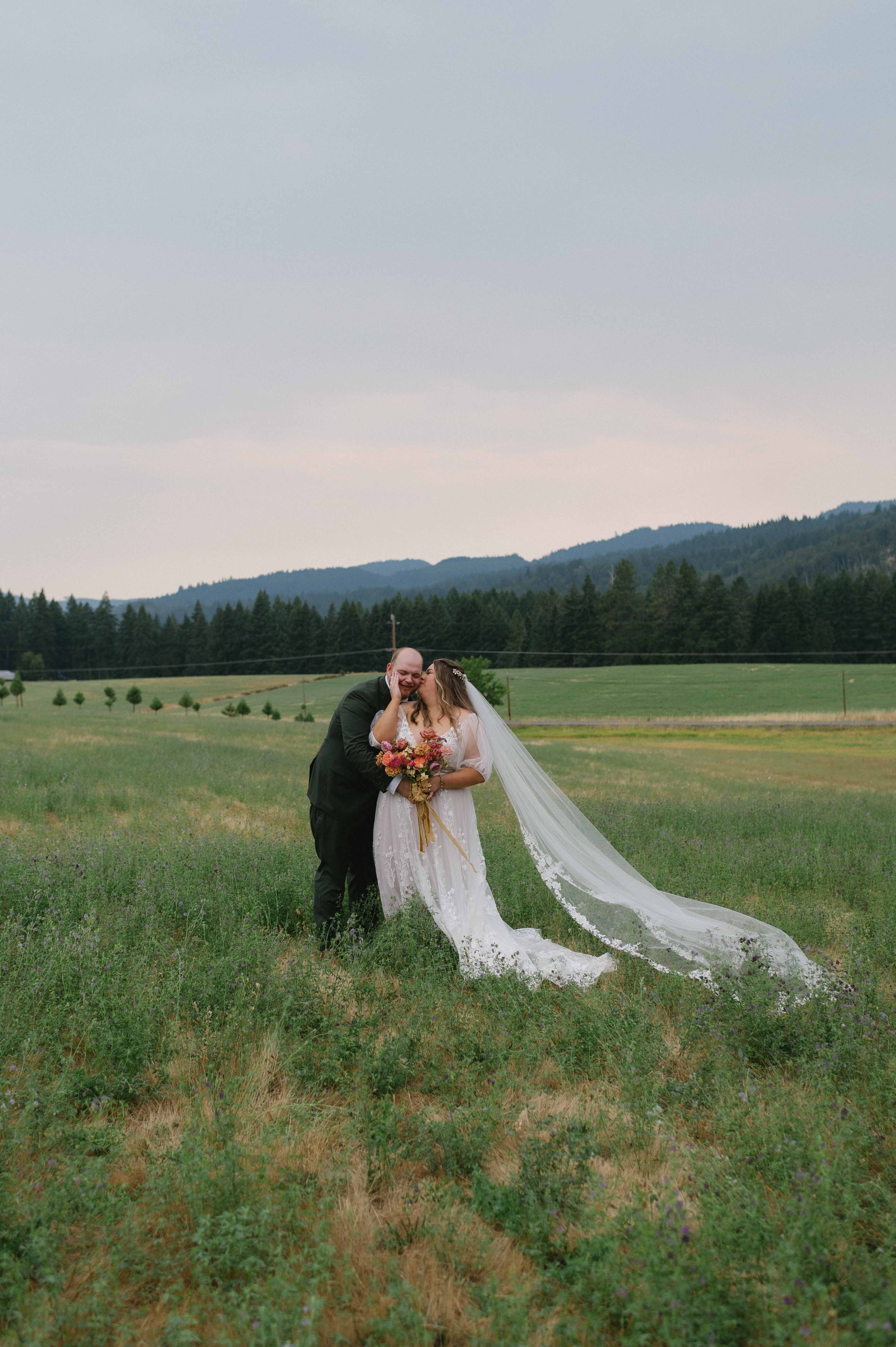 Hood River Oregon Wedding at the Tin Roof Barn