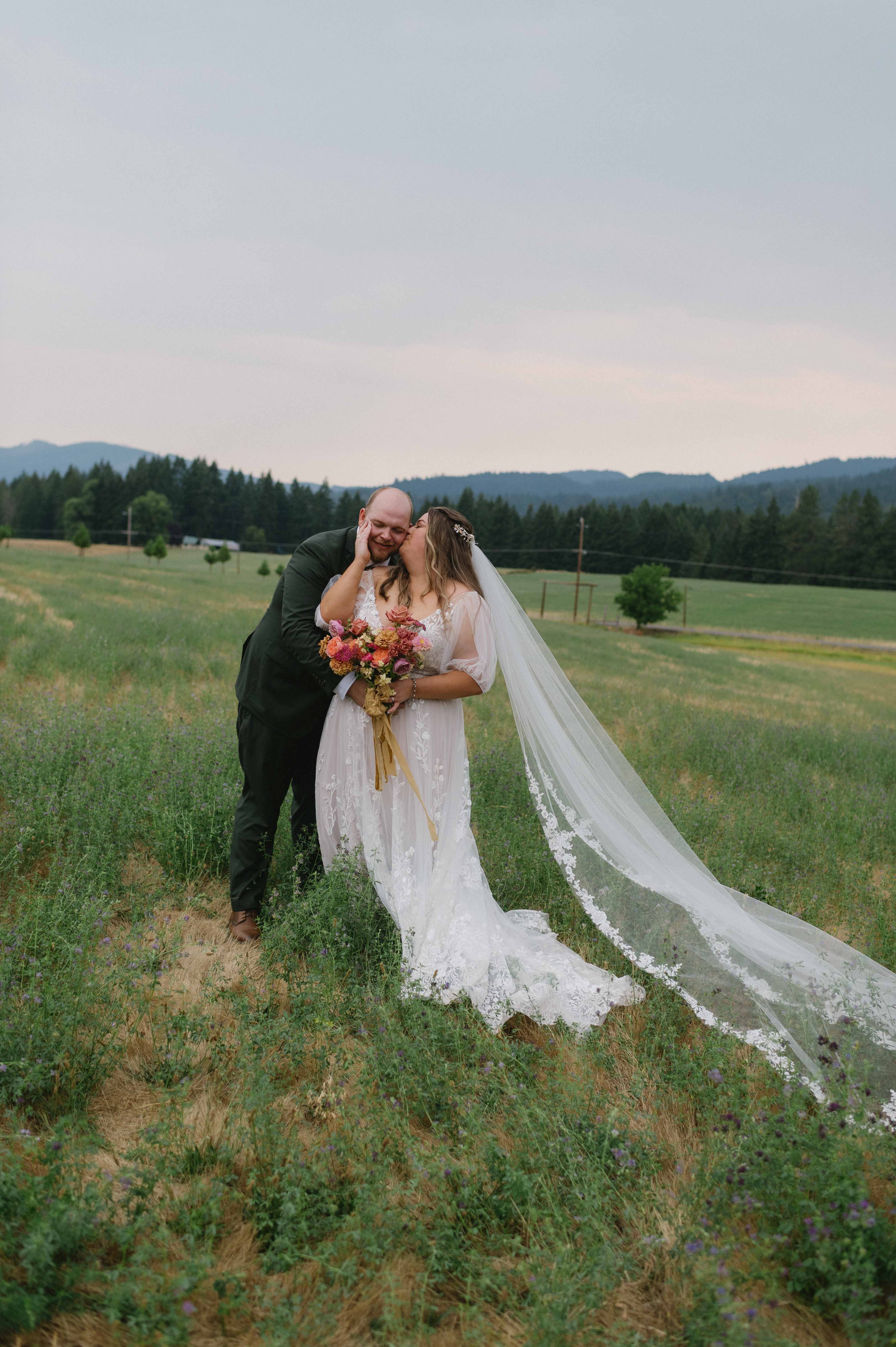 Hood River Oregon Wedding at the Tin Roof Barn