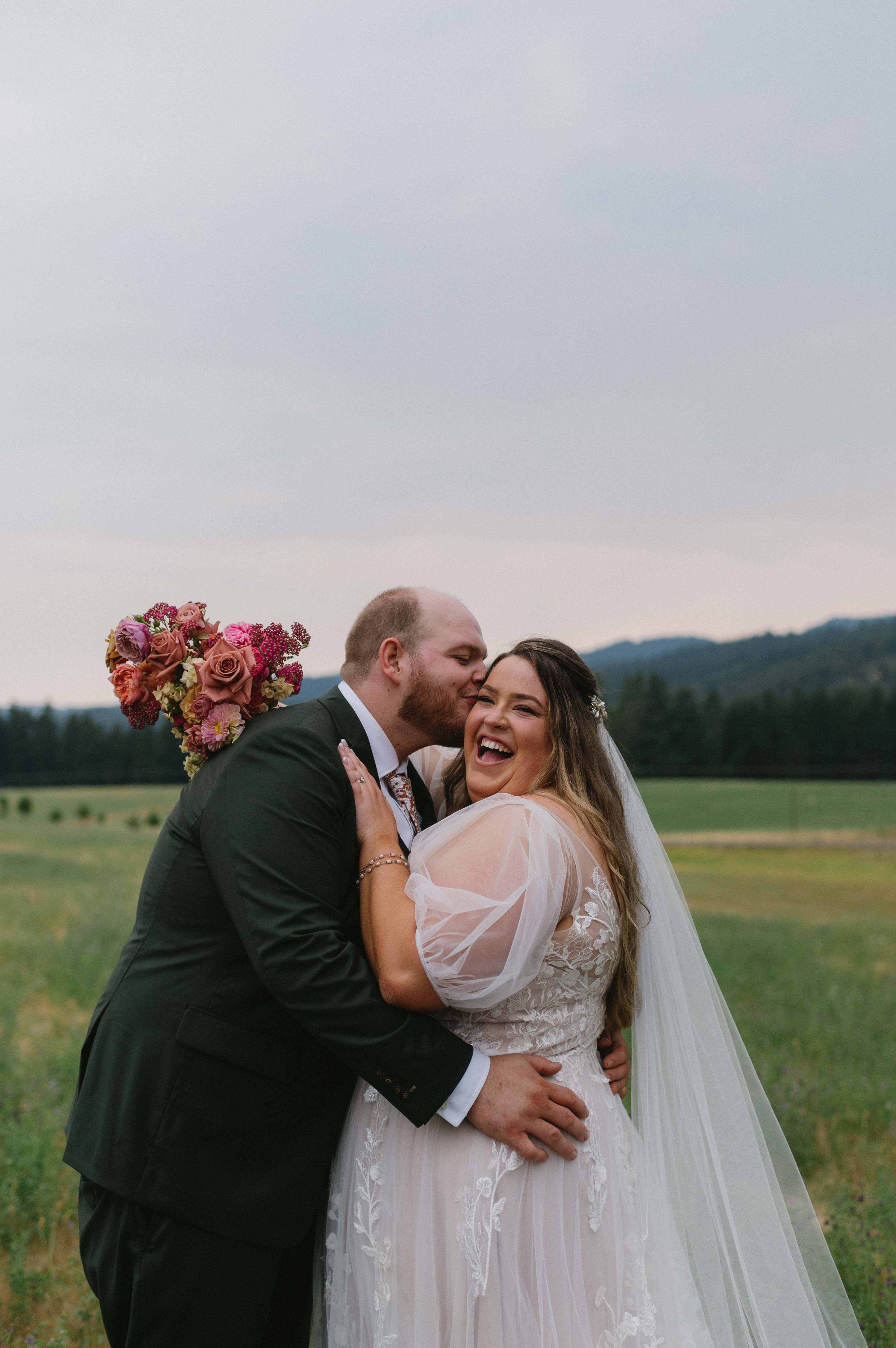 Hood River Oregon Wedding at the Tin Roof Barn