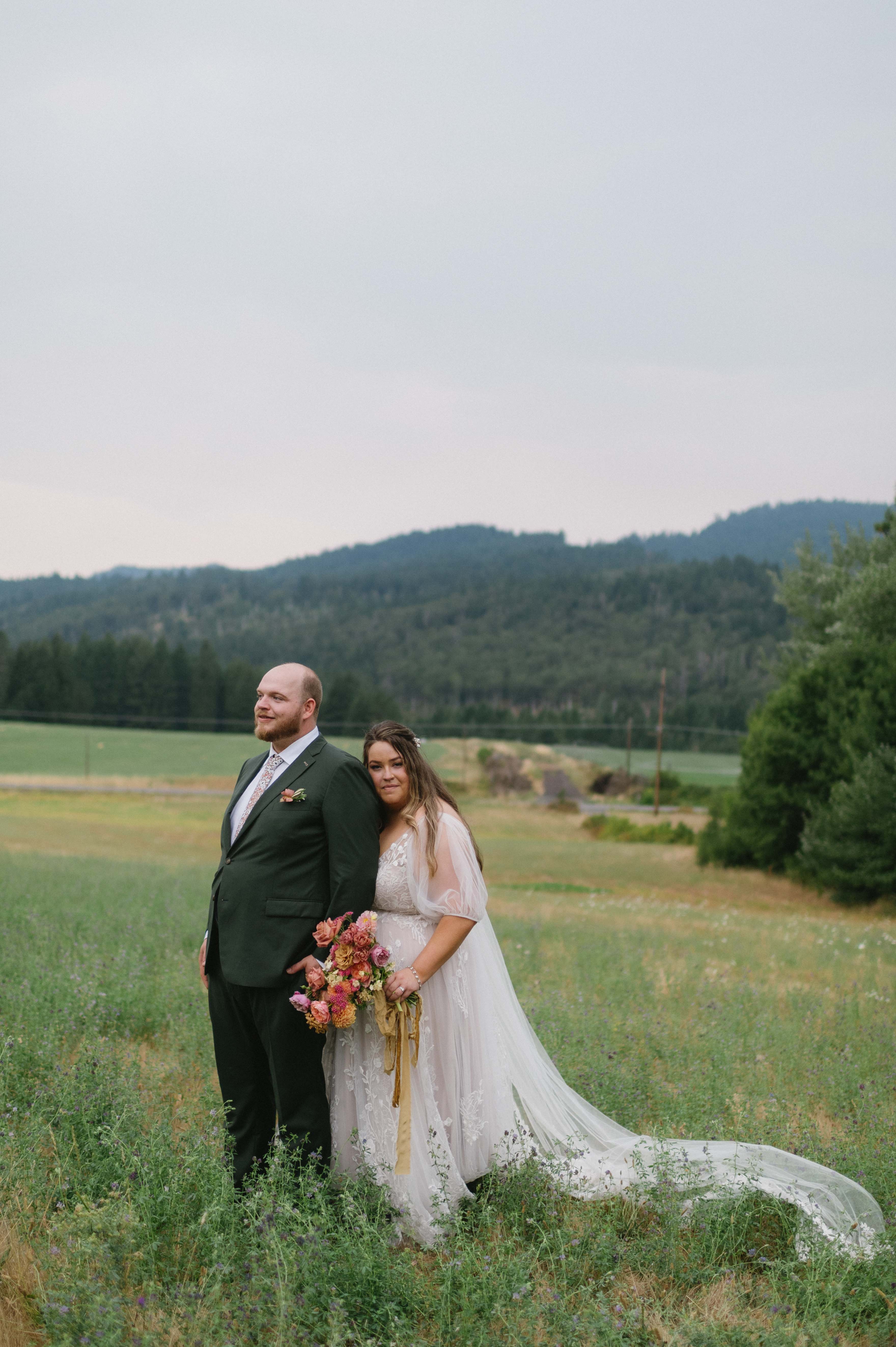 Hood River Oregon Wedding at the Tin Roof Barn