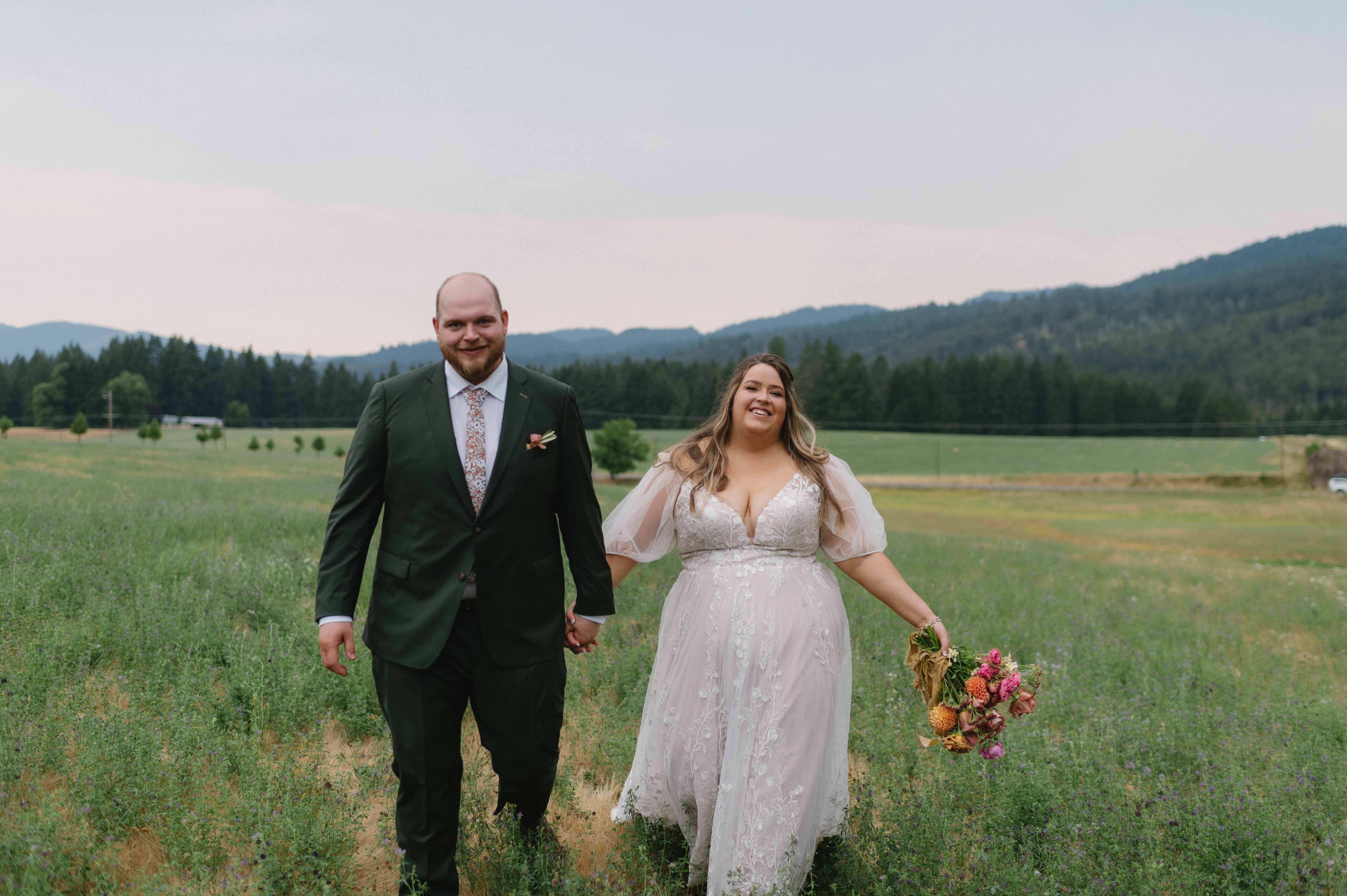 Hood River Oregon Wedding at the Tin Roof Barn