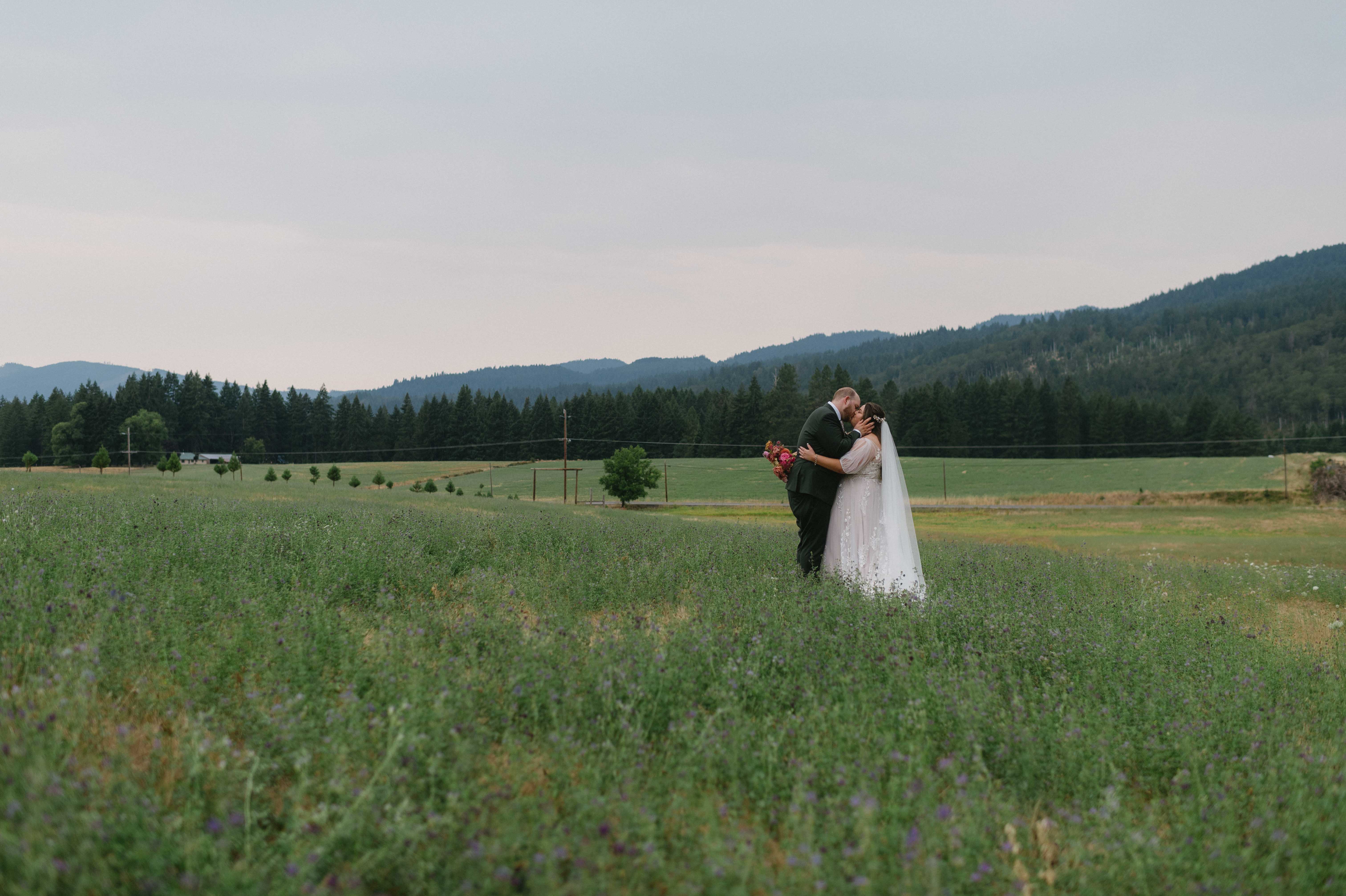 Hood River Oregon Wedding at the Tin Roof Barn