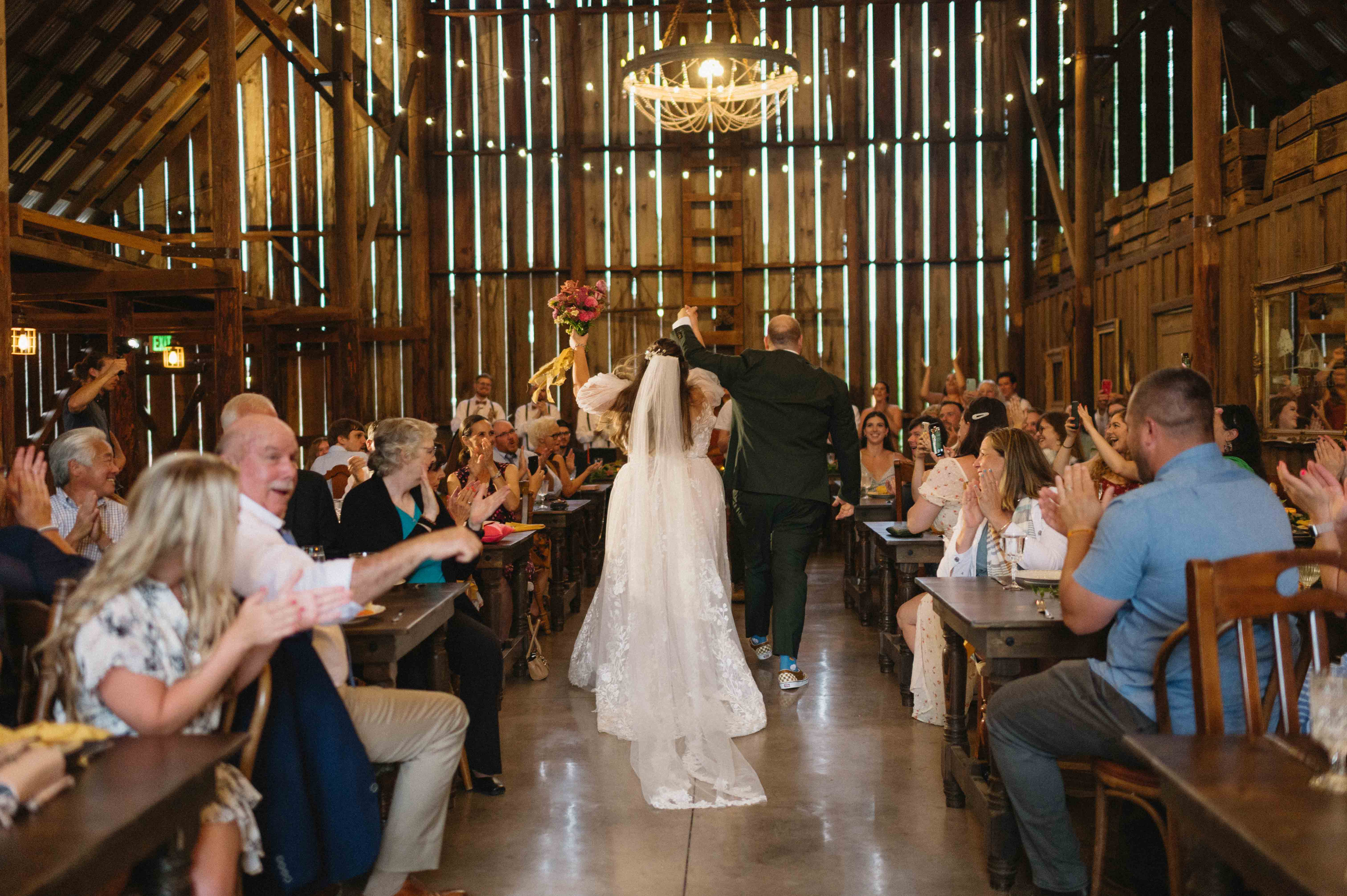 Hood River Oregon Wedding at the Tin Roof Barn