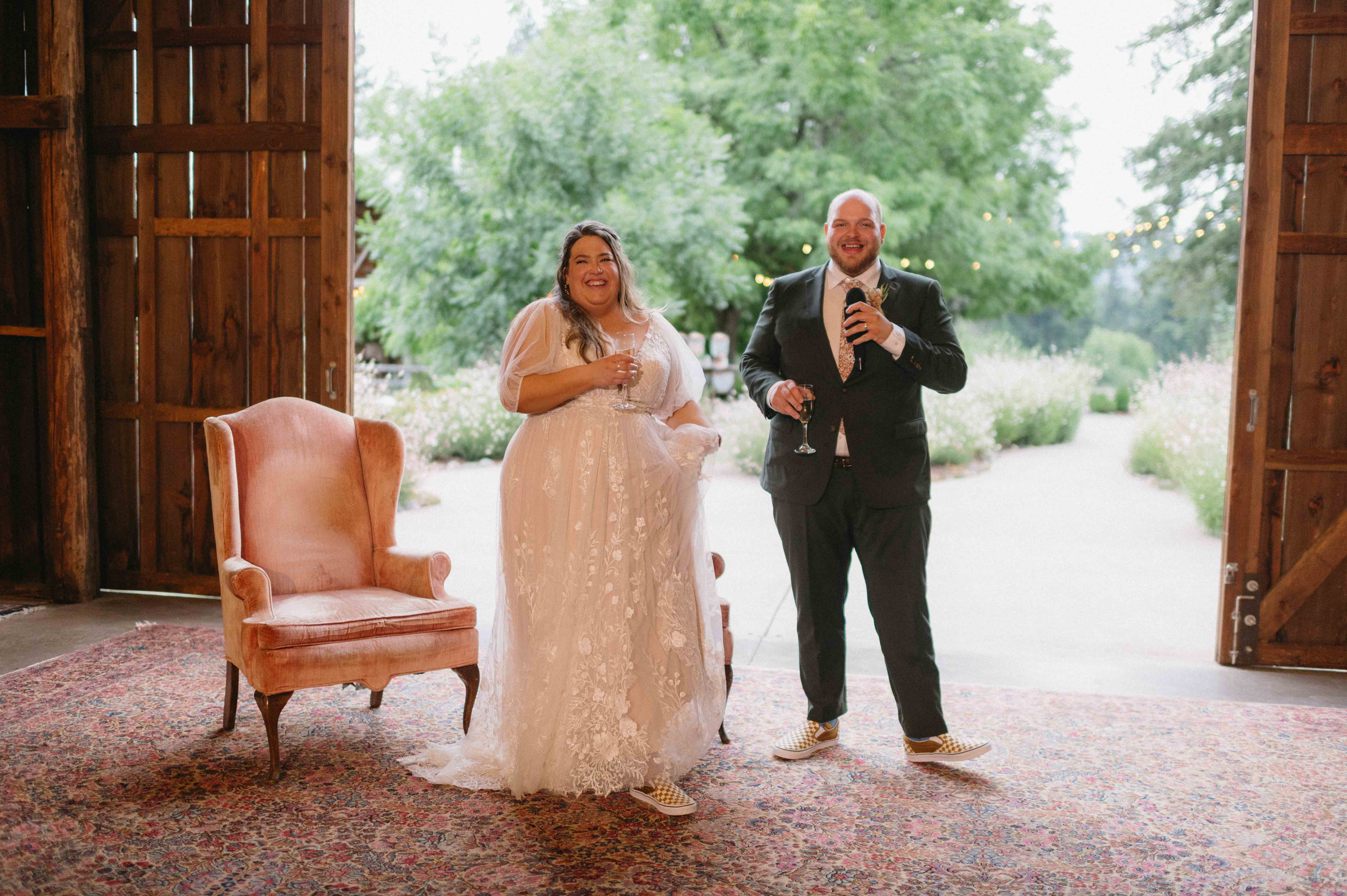 Hood River Oregon Wedding at the Tin Roof Barn