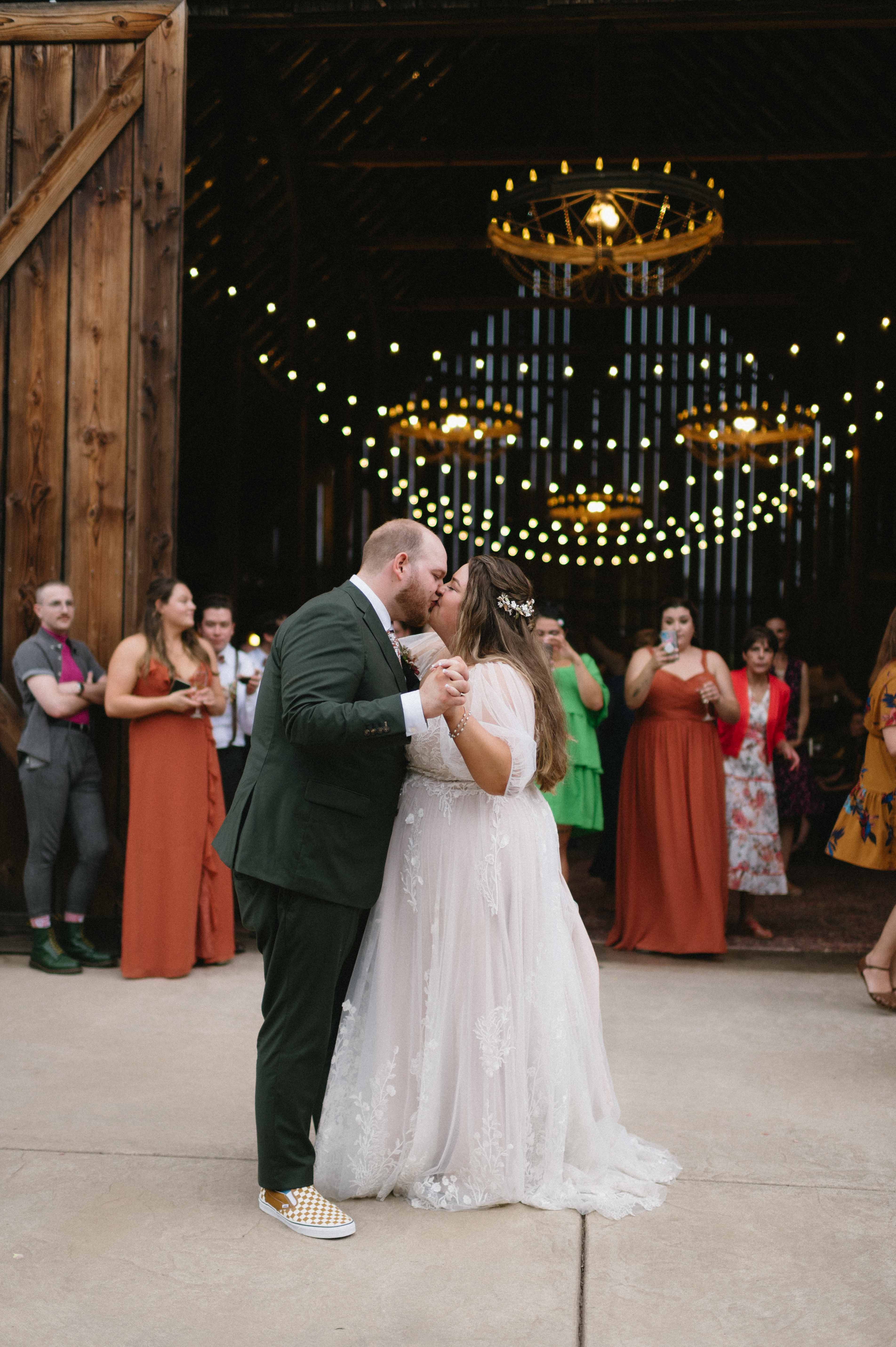Hood River Oregon Wedding at the Tin Roof Barn
