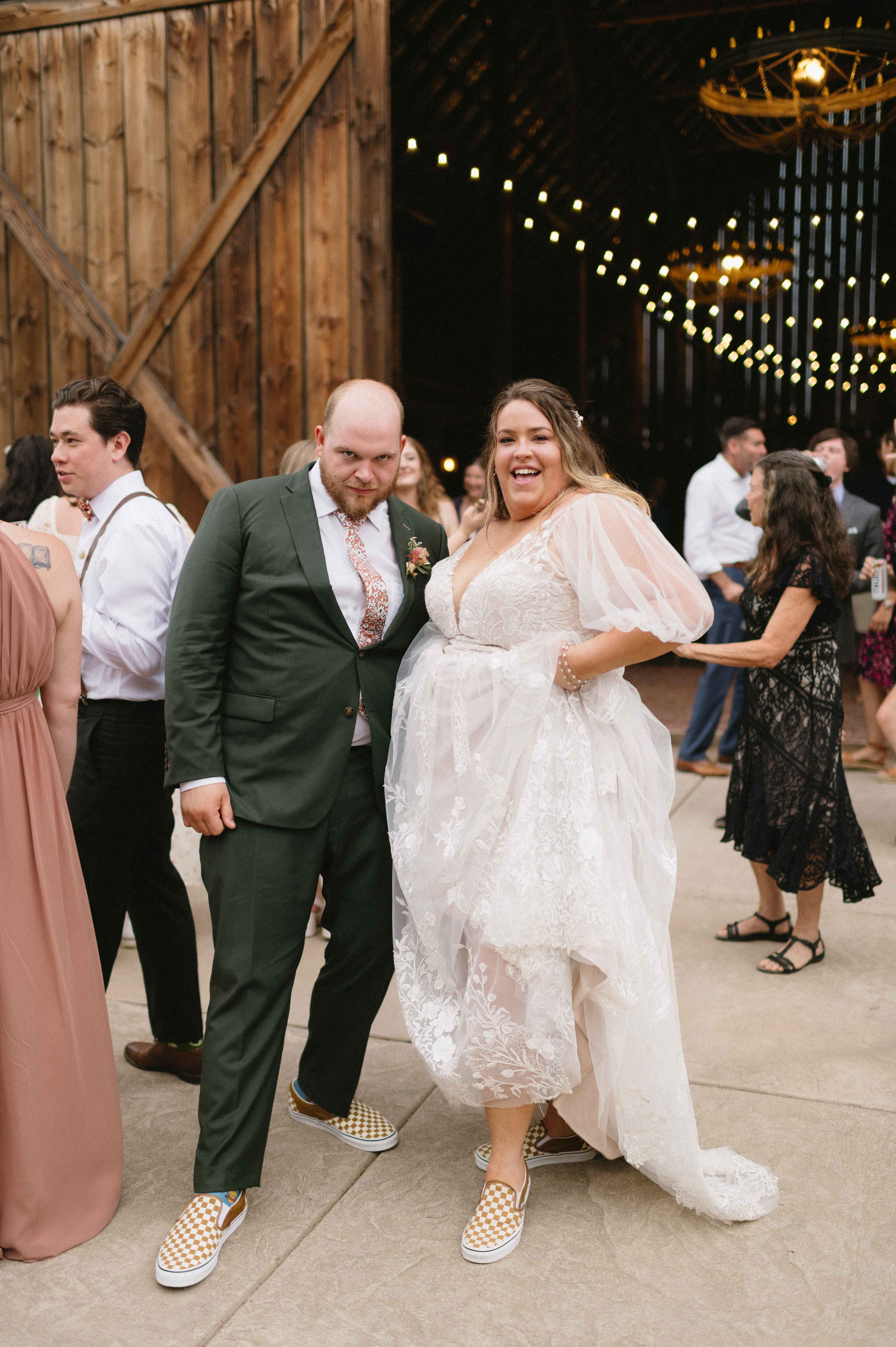 Hood River Oregon Wedding at the Tin Roof Barn