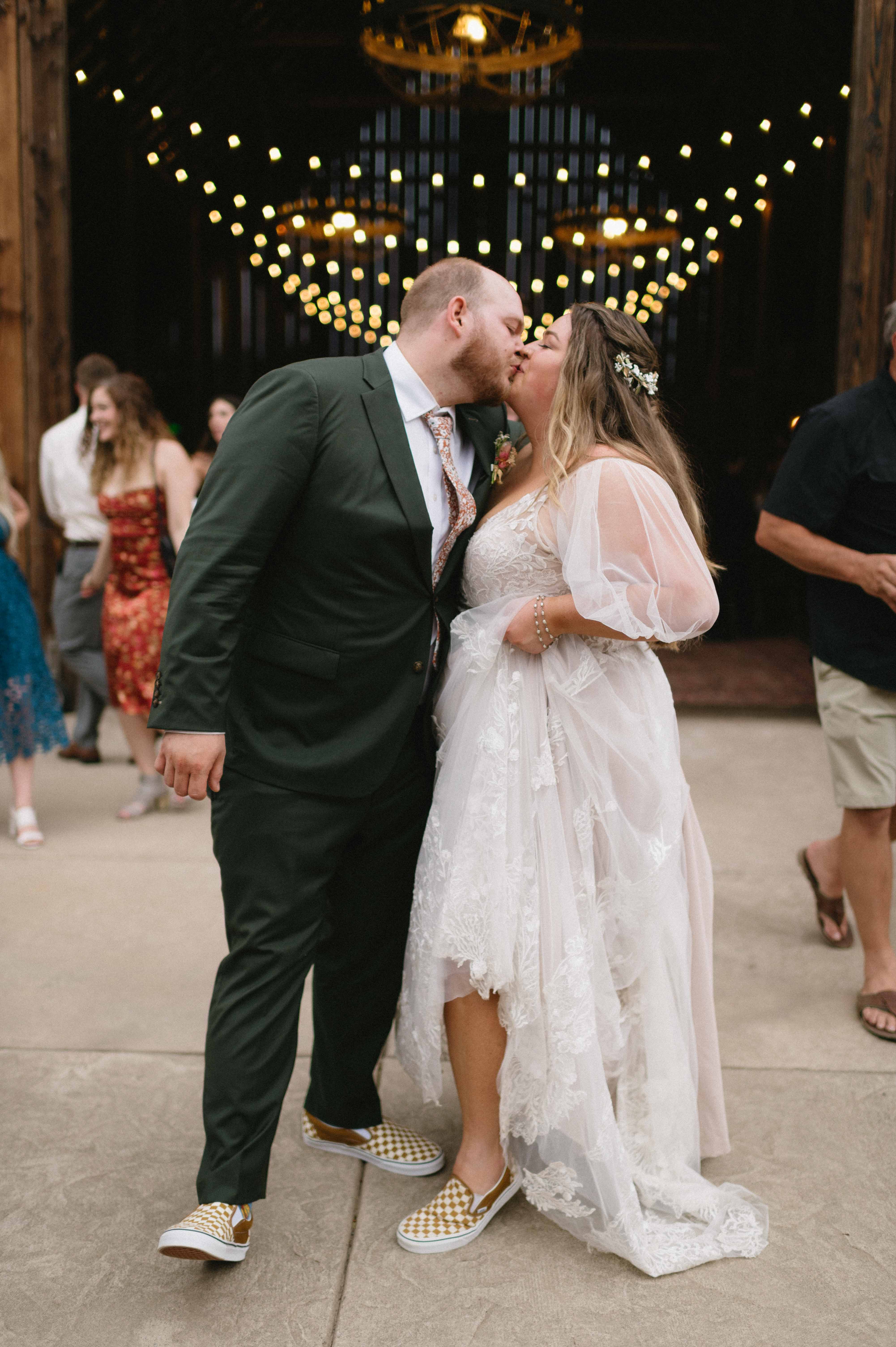 Hood River Oregon Wedding at the Tin Roof Barn