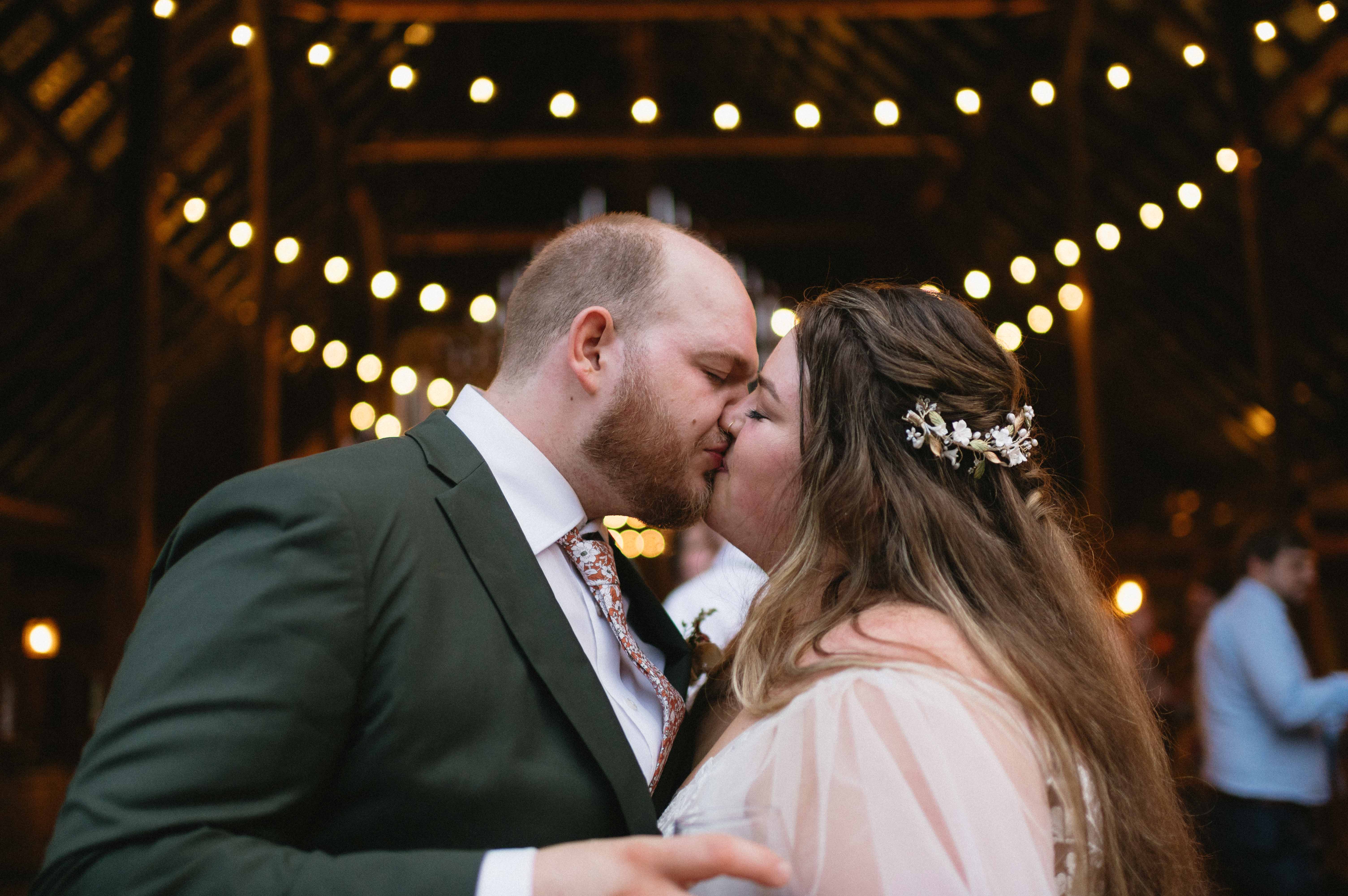 Hood River Oregon Wedding at the Tin Roof Barn