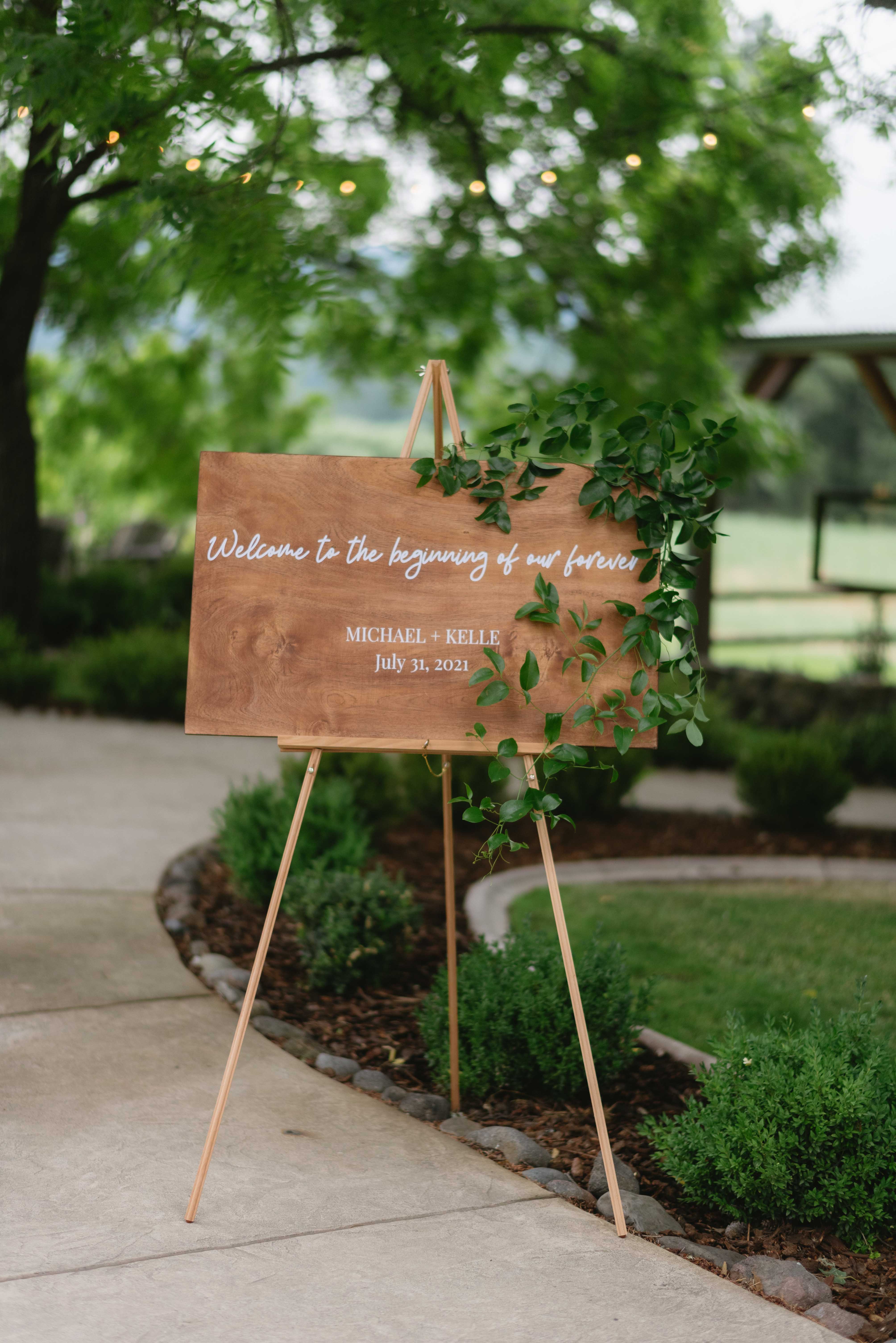 Hood River Oregon Wedding at the Tin Roof Barn