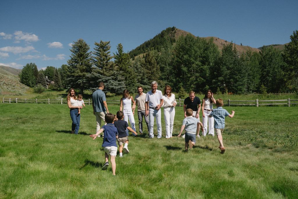 Multi Generation Extended Family Photos in Sun Valley Idaho at the Sun Valley Resort