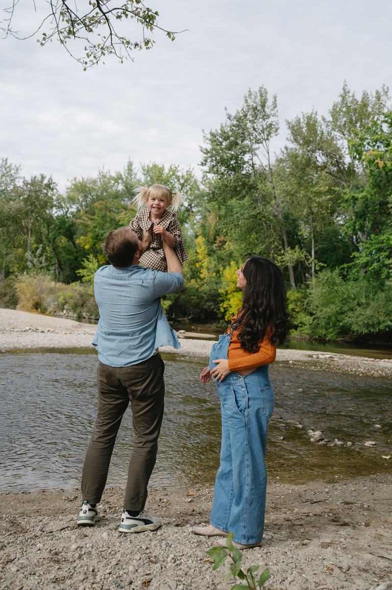 Boise River Maternity Photoshoot